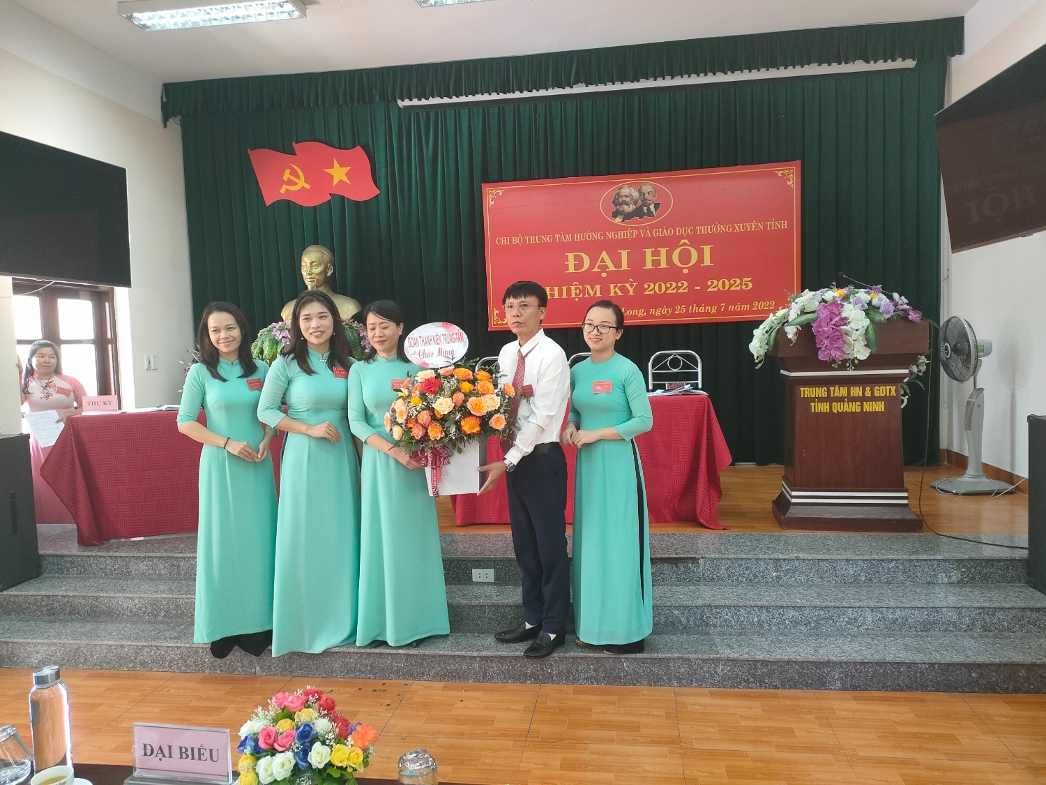 Ban chi ủy ra mắt ĐH